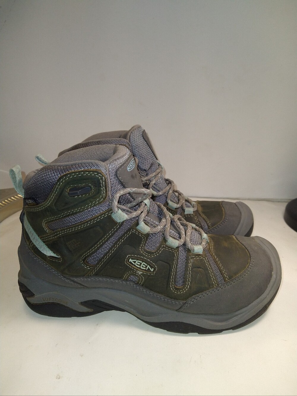 Keen Circadia Waterproof Mid Hiking Boots Women's sz 8.